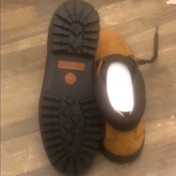 Shoes - Picture 4 of 4